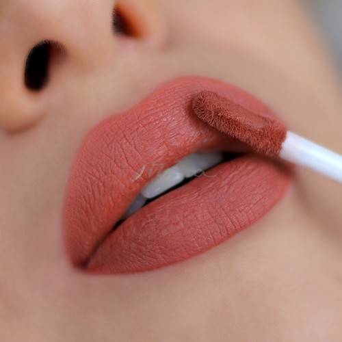 Блеск для губ BELOR DESIGN Million kisses Суперстойкий, тон 220, 4.6 г #2